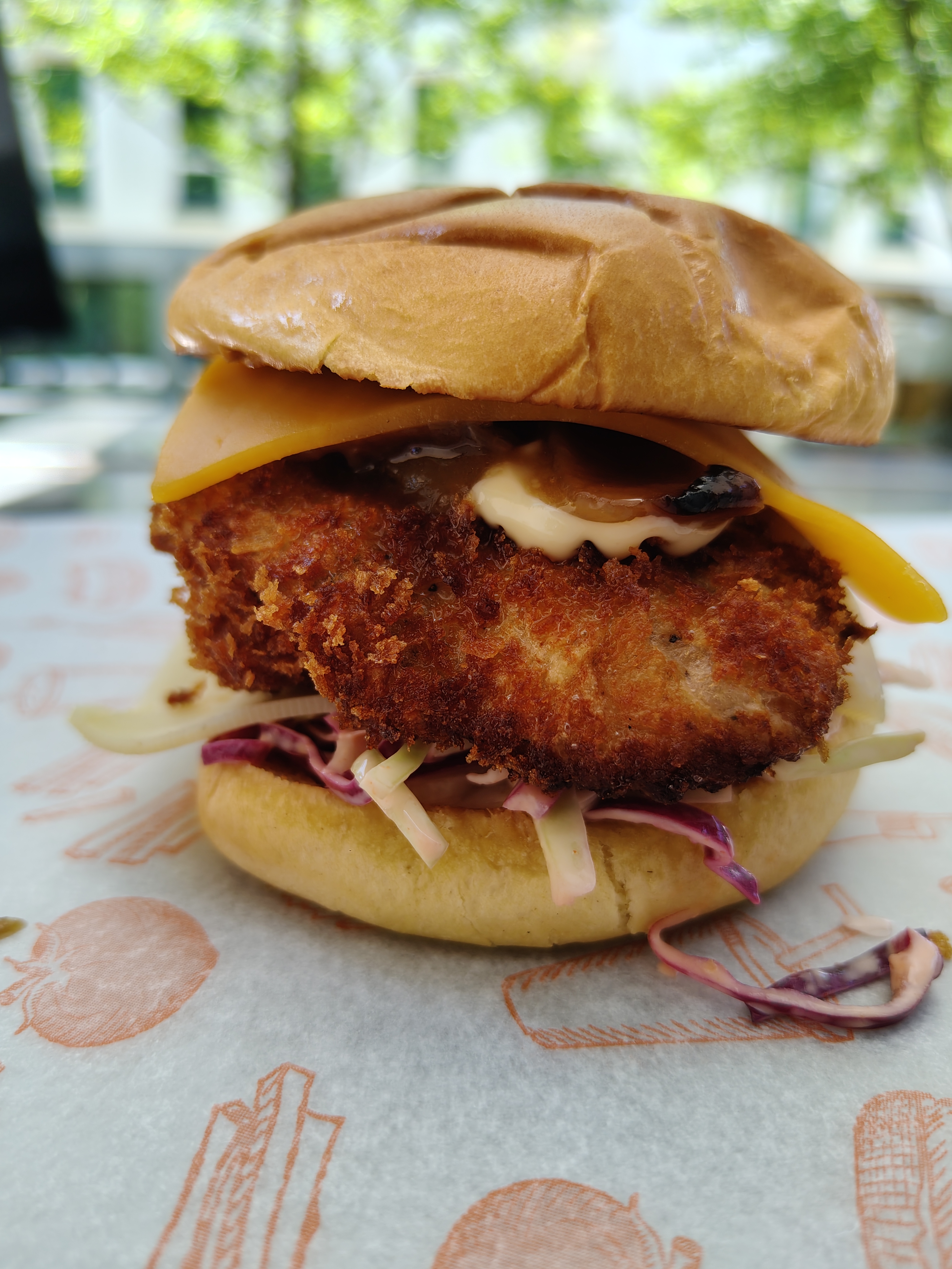 Burger au poulet pané